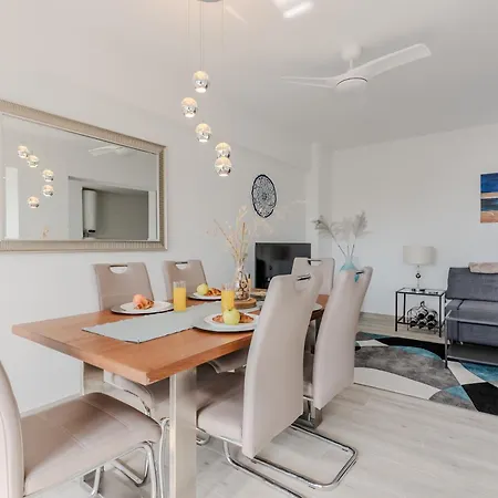 Sea Dunes - 3 Bedroom With Sea View Apartment